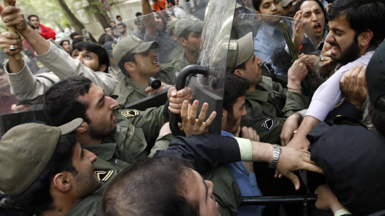إيران .. انتفاضة شعبية ضد غلاء البنزين